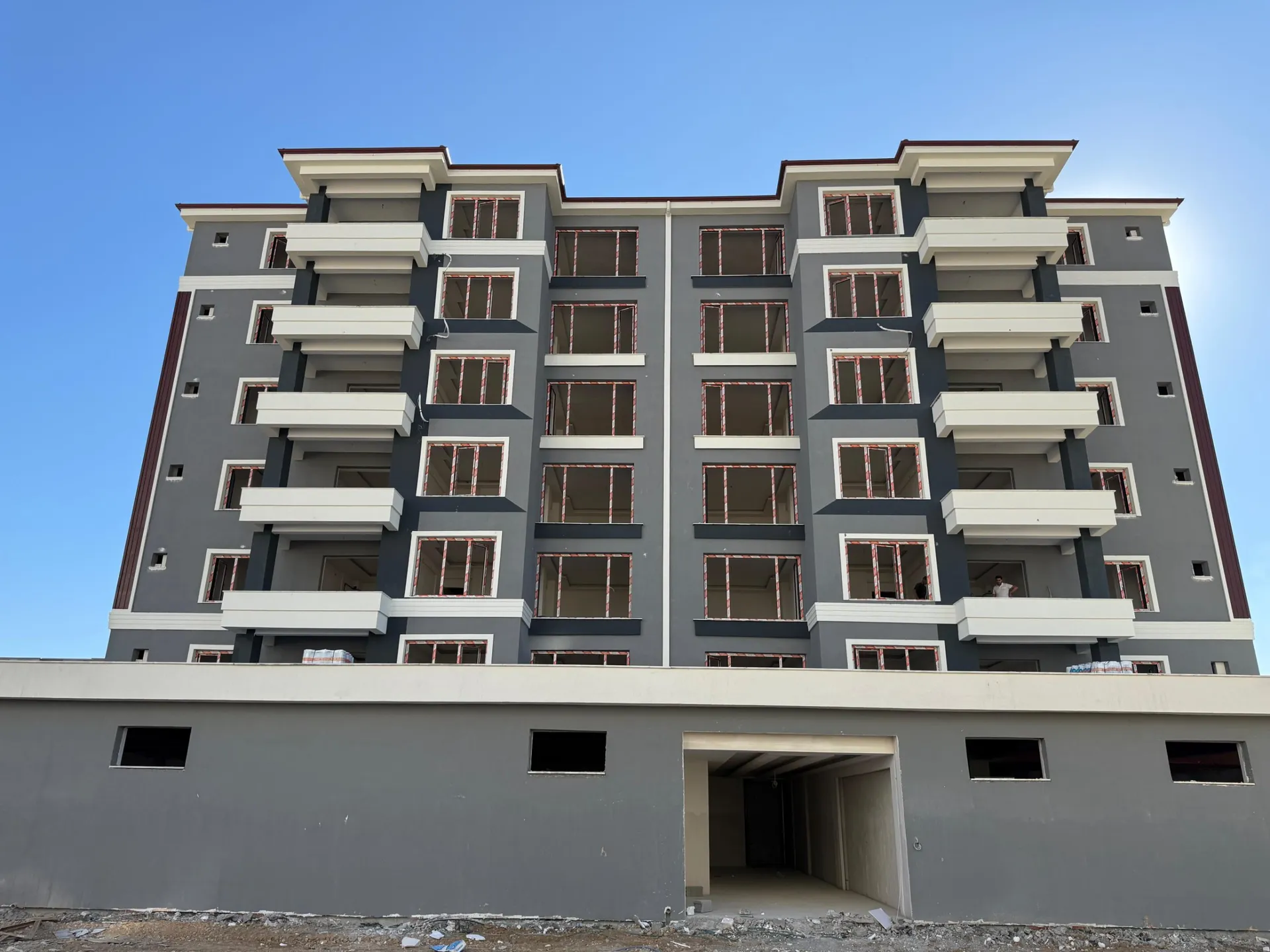 YÜZAKI BULVARI'NDA SATILIK SIFIR 3+1 DAİRE